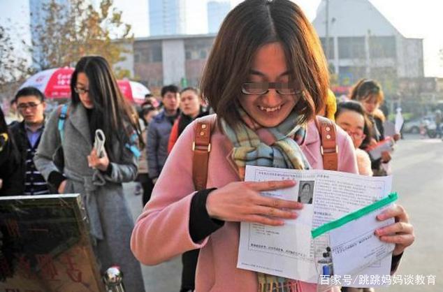 “准研究生”迎来一坏消息，本不富裕家庭雪上加霜，让人五味杂陈