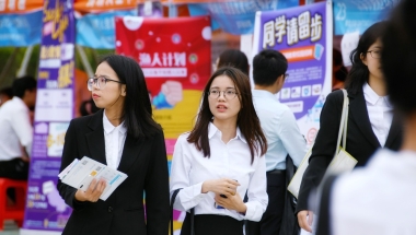 上海扩大直接落户试点范围，“世界一流大学建设高校”本科毕业生可申请